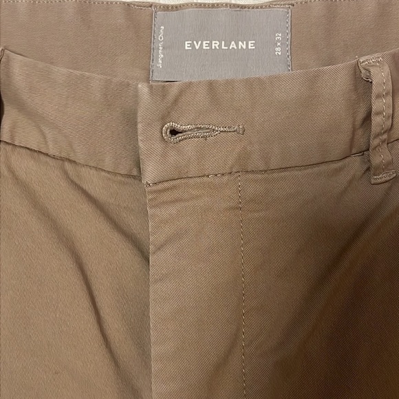 Everlane Straight leg khakis in 28 x 32. Excellent like new condition. - Picture 3 of 5